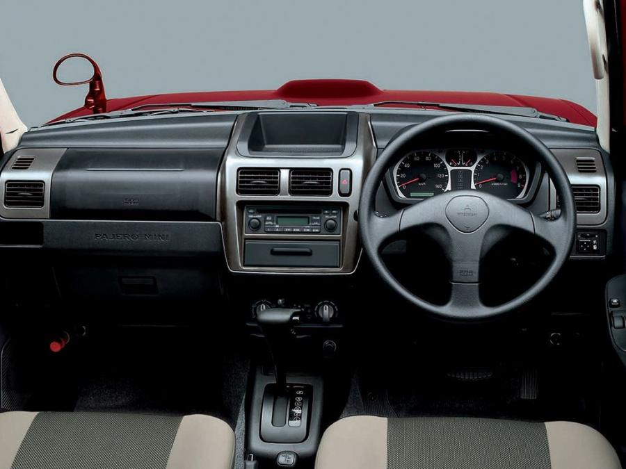  Mitsubishi Pajero Mini 2005 года  (фото 2 из 2)